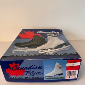 Girls Vintage Canadian Flyer White Figure Skates Size 1 - Excellent Condition
